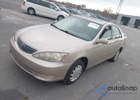 2005 Toyota Camry Le z USA, uszkodzony, nr VIN 4T1BE32K85U079858